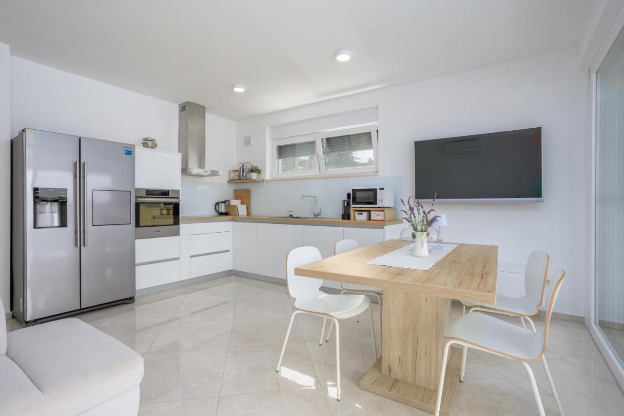 Apartments Vengust Malinska Εξωτερικό φωτογραφία